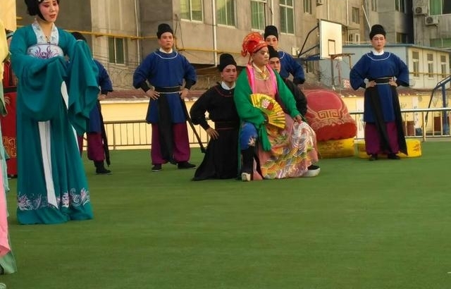 “戏曲进校园活动”走进东区小学