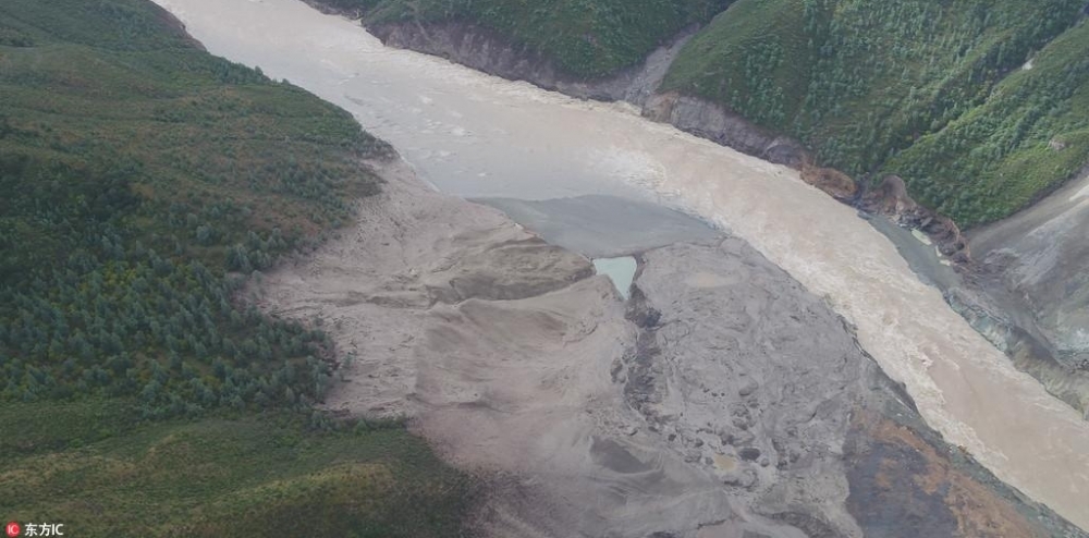 直击现场:金沙江泥石流堰塞湖已自然疏通