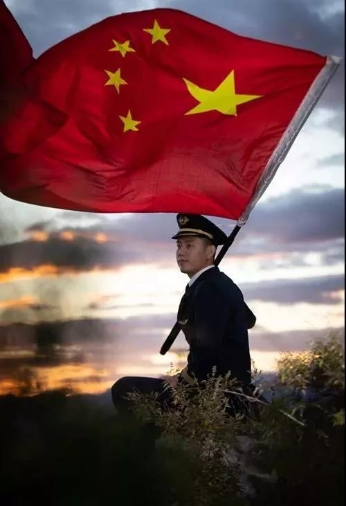 2018带着国旗去旅行!C位,都给五星红旗