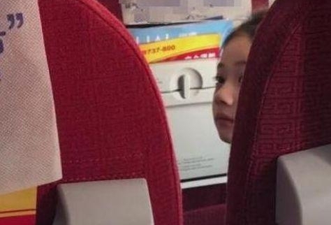 “飞机萝莉”走红,上演现实版实力坑爹,网友:这样真的好吗?