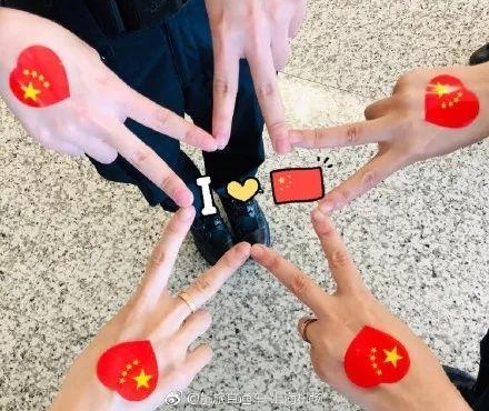 2018带着国旗去旅行!C位,都给五星红旗