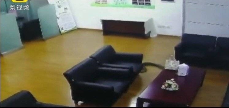 ���г��Ὺһ�룬2�״����ߴ���������ҵ�ŮԱ�����