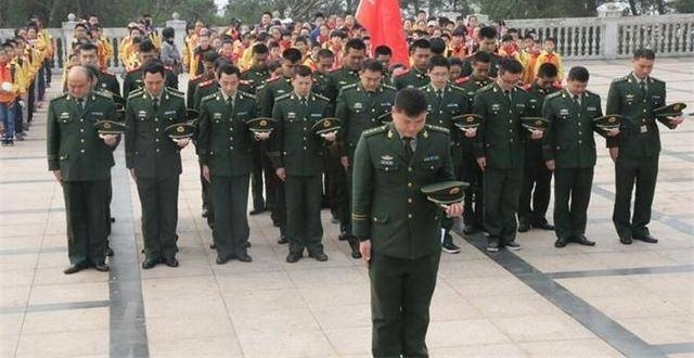 12��Ů����Ⱥ�г���������ĸ裬����������Ҫ����ʽ���忪ʼ