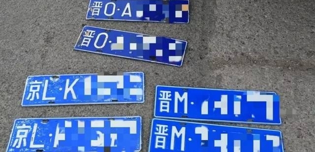 运城一男子在车里竟藏枪支和管制刀具,被警察当场抓获!