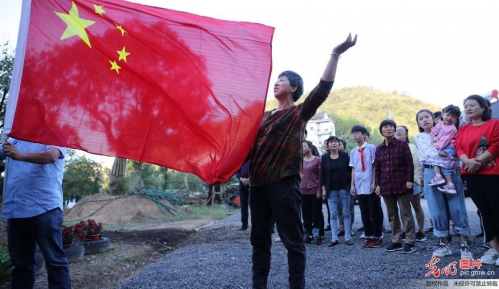 农家小院升国旗 20年不间断