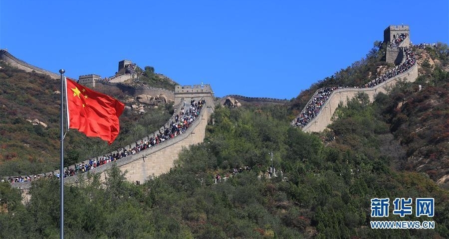 各地景区迎来客流高峰