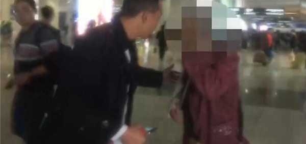 家底优越的“乞讨老太”歇业? 儿子:关起来了