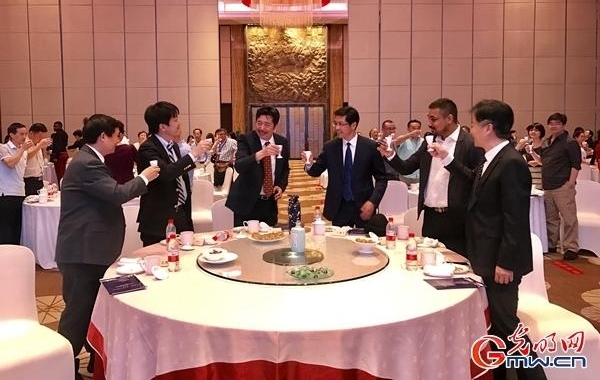 ����ʦ�Ի���������ɹ�չ���軰�������˾���
