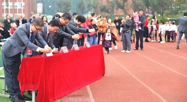̫���ʣ��˱�����ѧУ�����������ޡ�������С���ӣ����д�ͳ�Ļ���