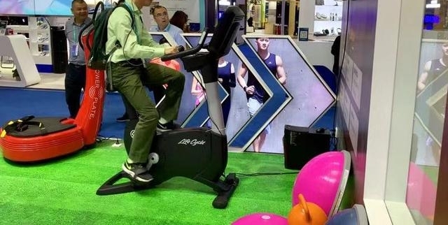 进博会首日,金记者带你感受现场的“高大上”!