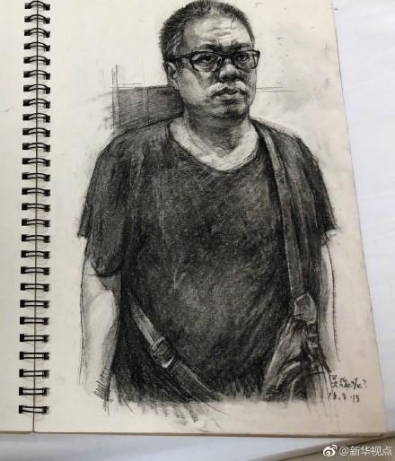 画满两本写生簿:21岁女孩为患癌父亲素描“抗癌日记”