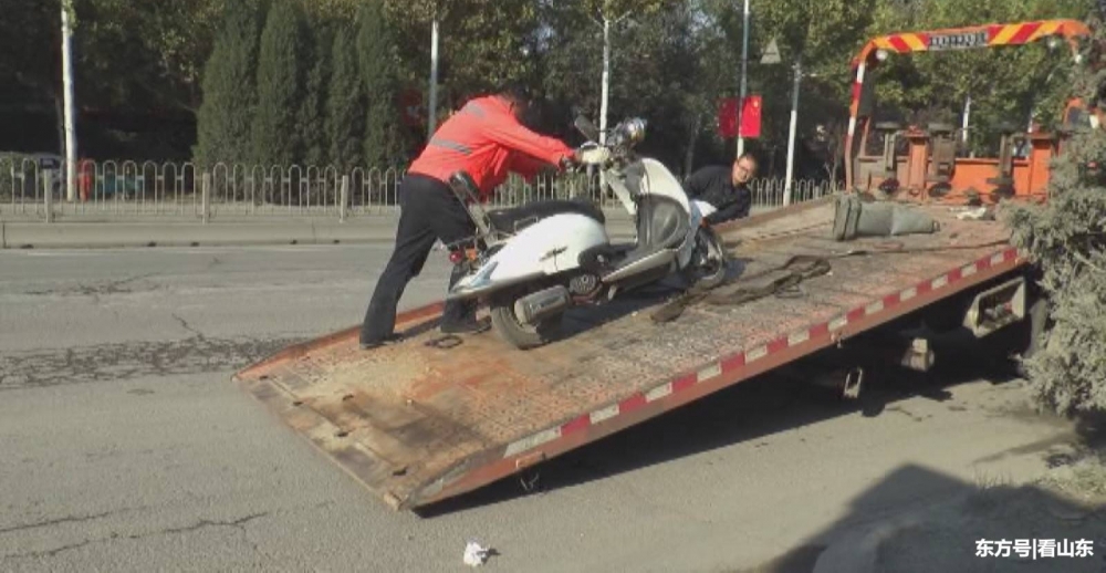 С����Ħ������ӭ��ײ����� ����ҽ���뻹�踺����