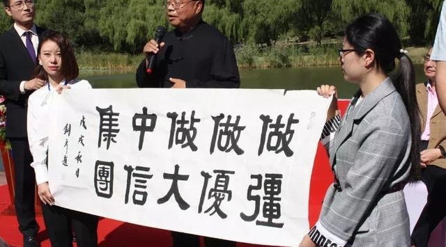 �ܶ���ʱ�������ż���ְ����ף�ĸ￪����ʮ�����黭��Ʒչ����