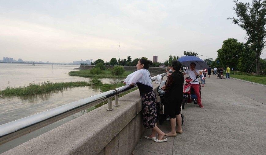 ���Ҹ���������Ҳ�ܳ�����Ǯ�����󳱵��ϰ�����