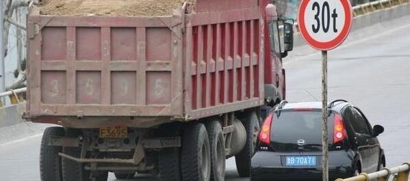 �������ѣ�С��ǧ��Ҫ����������������Σ�����������