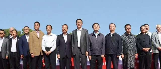 �ܶ���ʱ�������ż���ְ����ף�ĸ￪����ʮ�����黭��Ʒչ����