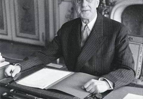 新闻早餐:广电限薪令落地,有明星不降薪要求换方式补偿损失