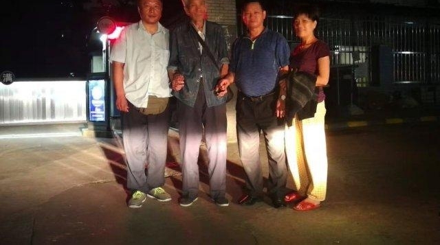 广州同天两名走失老人均被的哥寻回