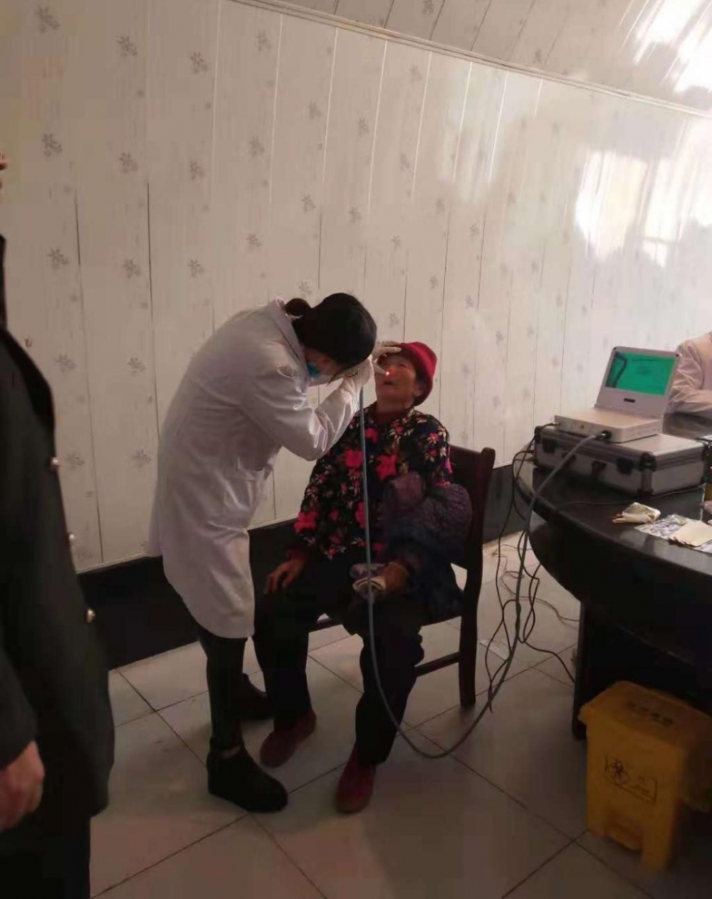 临汾西京眼耳鼻喉医院 下乡义诊惠民生 “健康扶贫”暖人心