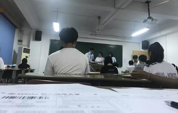 �����Ե�����ʦ������������ԣ������˲μӣ�����80�˴���