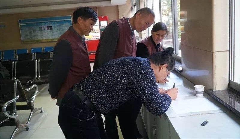 义工车祸不省人事 爱心帮扶雪中送炭