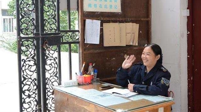 别人刷卡他们刷脸,800名学生她都能叫出名字,湖医这个宿管员记性了得