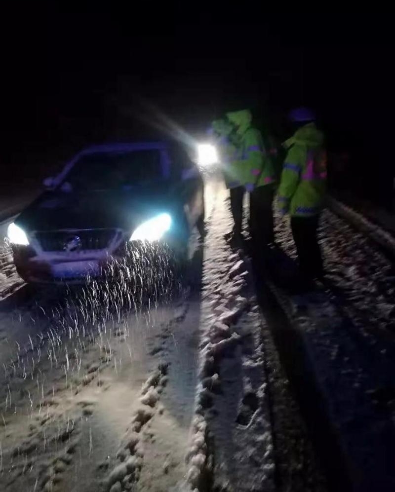 ��ɢح�Ĵ�����ͻ����ѩ��·���������ǰ�������Ƕ���ɫ���ԭ��