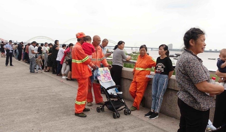 ���Ҹ���������Ҳ�ܳ�����Ǯ�����󳱵��ϰ�����