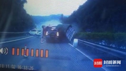 四川致7死车祸视频曝光:路面飞沙走石尘土飞扬