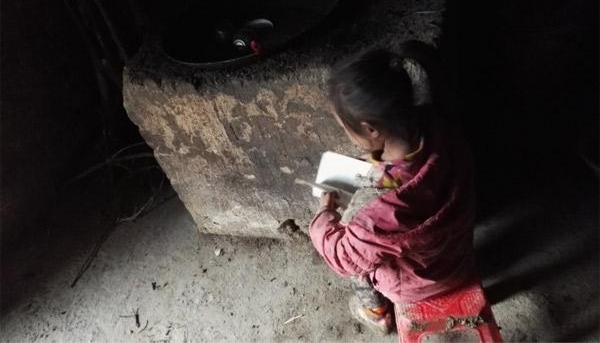 【纪检人·手记】扶贫路上的雨靴凉鞋球鞋