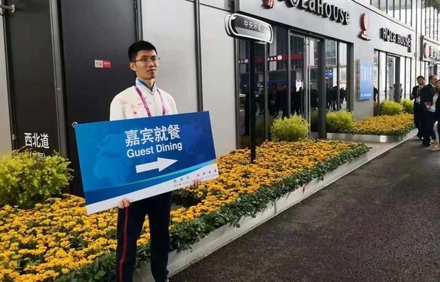 进博会首日,金记者带你感受现场的“高大上”!