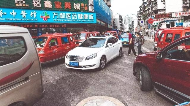 �賿4������ƺ���г���װ����һ����������̻�����