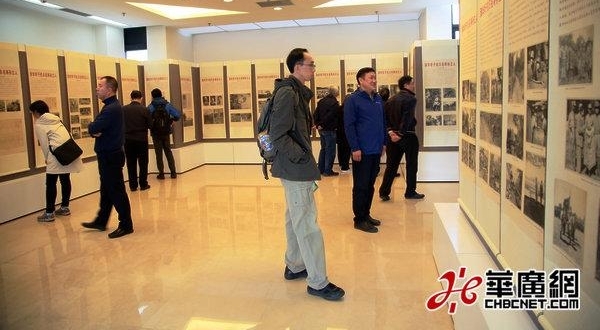 ���廪ѧ�� �������� ����������ͼƬչ�����廪��ѧ�ٰ�