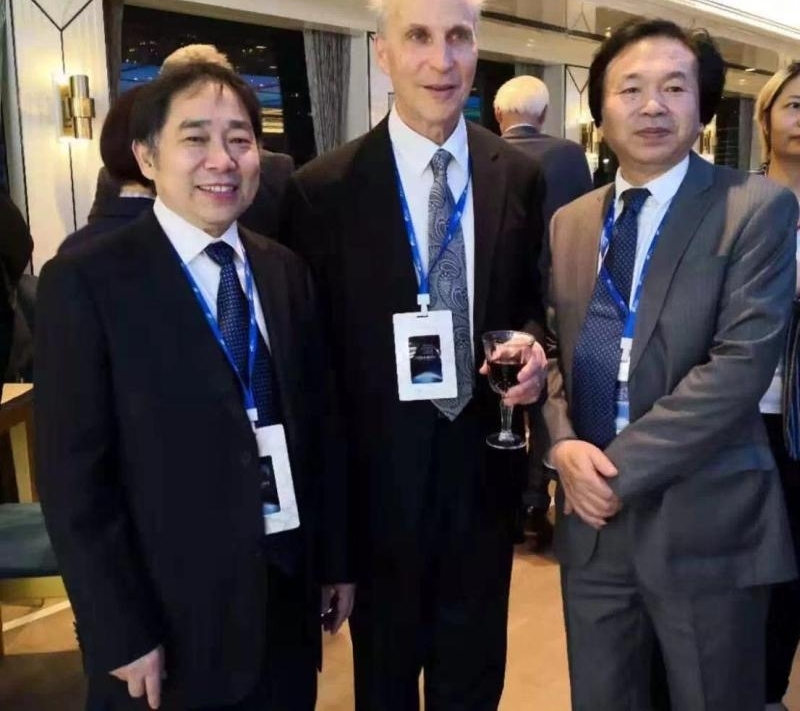 他俩为“全球最强大脑”们亲手设计了中国纪念品,背后有这样的深意