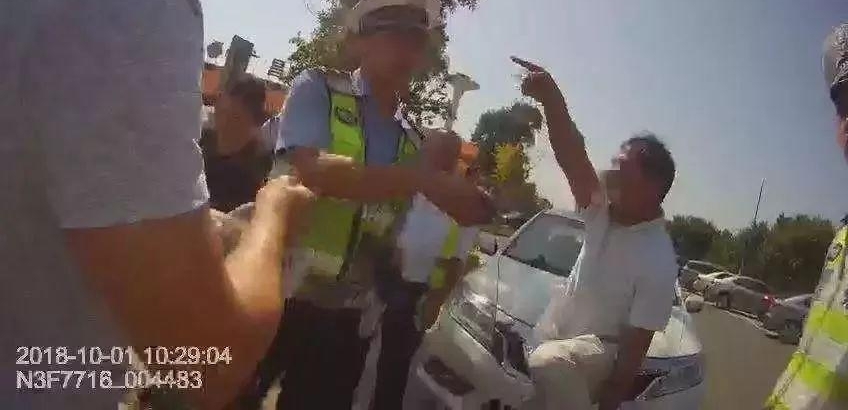 ��Ա�����ֵ��������񾯱��У�����˭�Ҵ����͸���˭