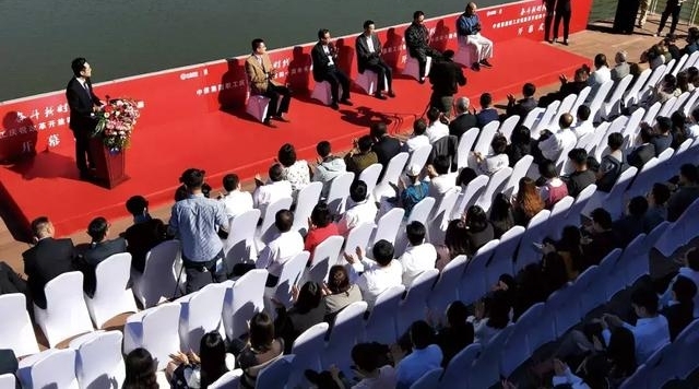 �ܶ���ʱ�������ż���ְ����ף�ĸ￪����ʮ�����黭��Ʒչ����