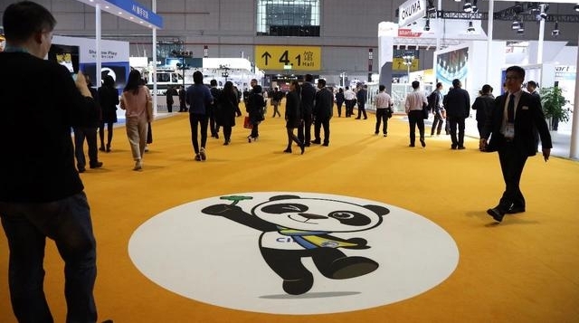 进博会首日,金记者带你感受现场的“高大上”!