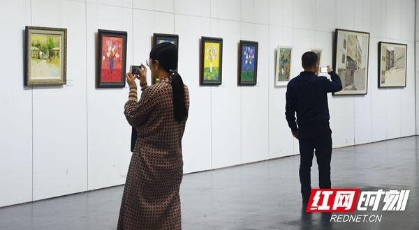 风华正茂 24位青年油画家展出作品纪念改革开放40周年