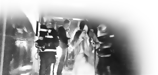 下午刚组织消防逃生演练 没想到晚上就派上用场