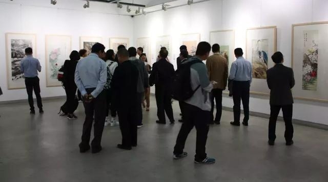 �ܶ���ʱ�������ż���ְ����ף�ĸ￪����ʮ�����黭��Ʒչ����