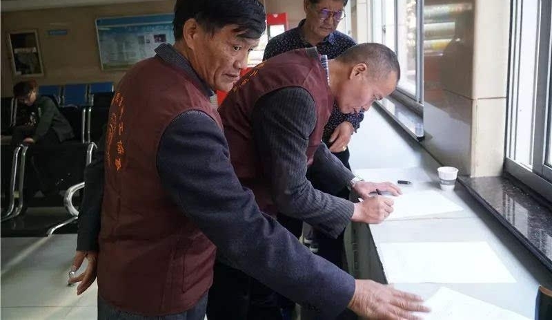 义工车祸不省人事 爱心帮扶雪中送炭