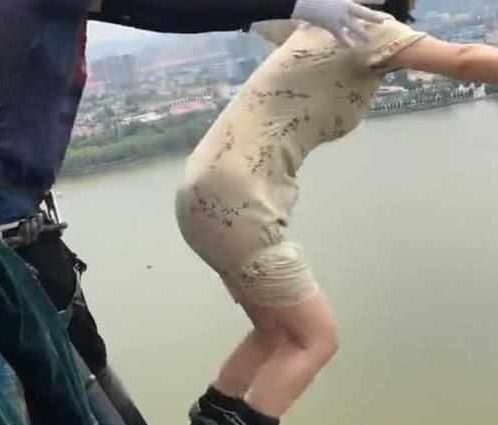 ����С��㴩ȹ�ӱļ��ߺ죬��ȹ���������������ֱ��������ݣ�