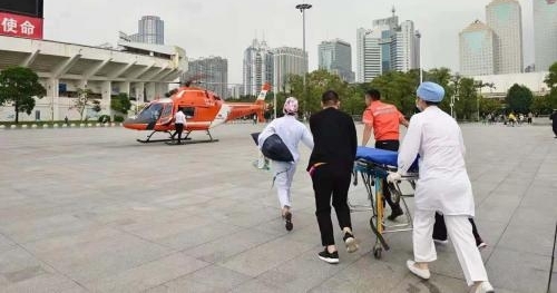 广东|跨城两地联动为重症老人搭建空中绿色生命通道!