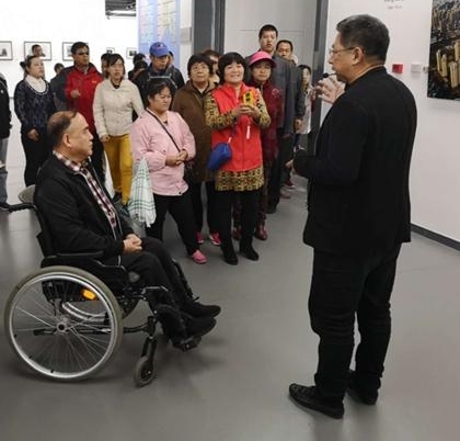 �й������׽조һ��һ·�����ʺ�������Ļ���Ӱ��ӭ����һȺ����ι���