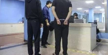 ŮԱϳ;ͬȺ٣һظѣݼ̫