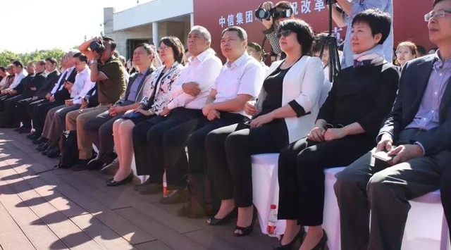 �ܶ���ʱ�������ż���ְ����ף�ĸ￪����ʮ�����黭��Ʒչ����