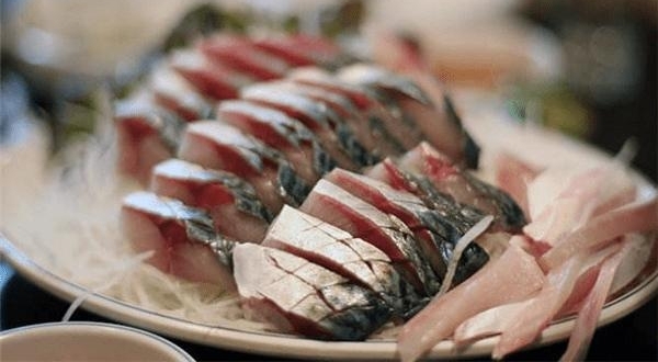 俄罗斯14道普通下酒菜,东北大汉看了都觉得难受:惹不起躲得起