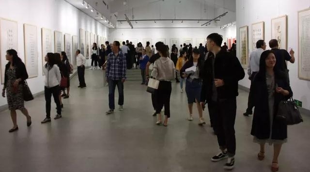 �ܶ���ʱ�������ż���ְ����ף�ĸ￪����ʮ�����黭��Ʒչ����