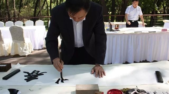 �ܶ���ʱ�������ż���ְ����ף�ĸ￪����ʮ�����黭��Ʒչ����