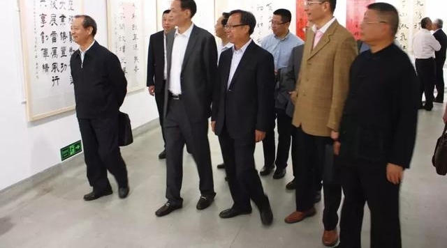 �ܶ���ʱ�������ż���ְ����ף�ĸ￪����ʮ�����黭��Ʒչ����